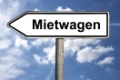 Detailansicht eines Wegweisers mit der Aufschrift Mietwagen | Detail photo of a signpost with the german inscription hire car
